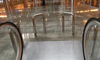 Защитный барьер эскалатора в Омске. Готовые проекты ПерилаГлавСнаб