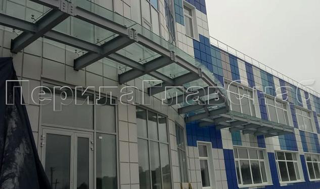 пос. Першино козырек на подконструкции в Омске. Готовые проекты ПерилаГлавСнаб