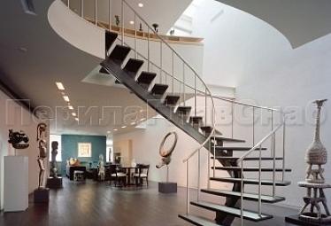 Изготовление лестниц для загородного дома купить в Омске