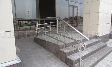 Ограждение пандуса с тремя ригелями купить в Омске