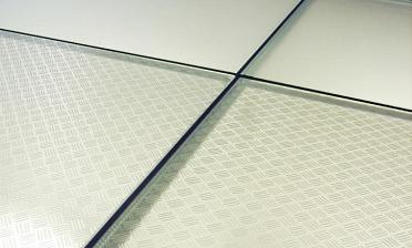 Стеклянный пол в квартиру с декоративным стеклом купить в Омске