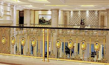 Латунные перила под золото в Омске. Готовые проекты ПерилаГлавСнаб