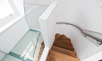 Стеклянный потолок в двухъярусной квартире в Омске. Готовые проекты ПерилаГлавСнаб