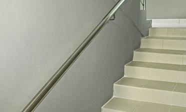 Пристенный поручень из нержавеющей стали купить в Омске