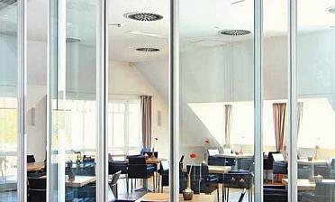 Стеклянные перегородки для зоны отдыха в офисе купить в Омске