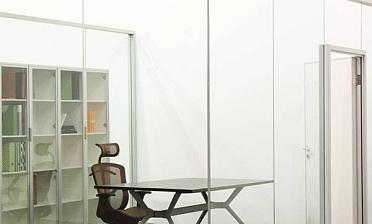 Стеклянные перегородки в офис купить в Омске