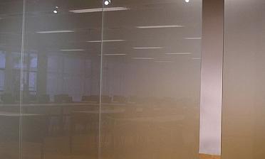 Стеклянные матовые перегородки в офис премиум купить в Омске