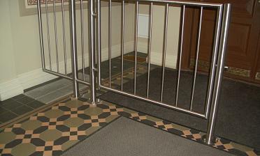 Ограждение лестниц для детей с вертикальным заполнением купить в Омске