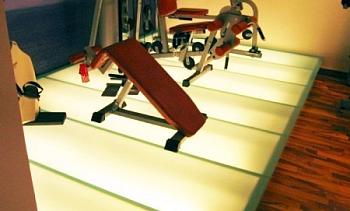 Люминесцентная подсветка стеклянного блочного пола в Омске. Готовые проекты ПерилаГлавСнаб