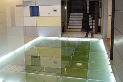 Стеклянные полы с подсветкой в Омске. Готовые проекты ПерилаГлавСнаб - фото 1